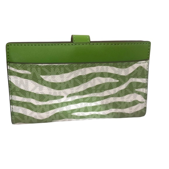 Michael Kors Wallet Greenwich
Signature Logo Jungle
Green Zebra Print - Picture 5 of 7